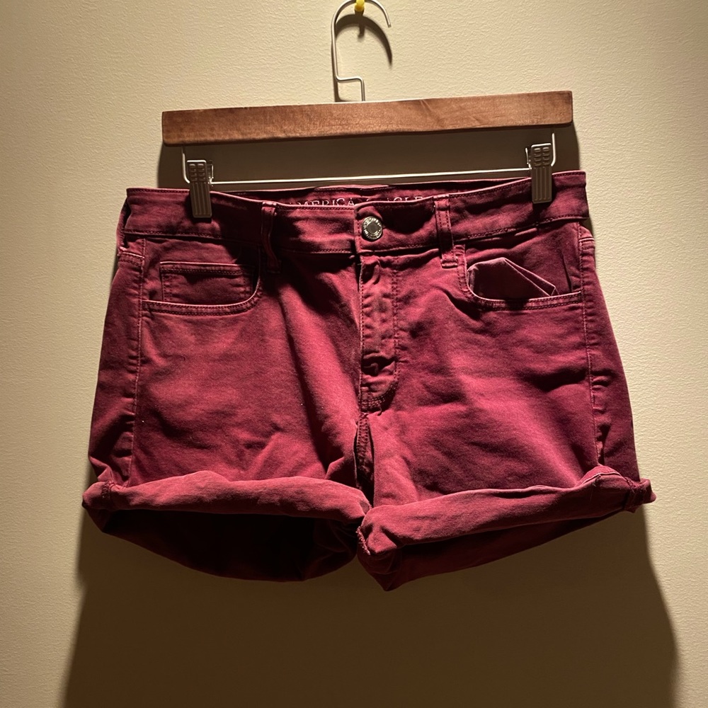 AMERICAN EAGLE MAROON DENIM SHORTS